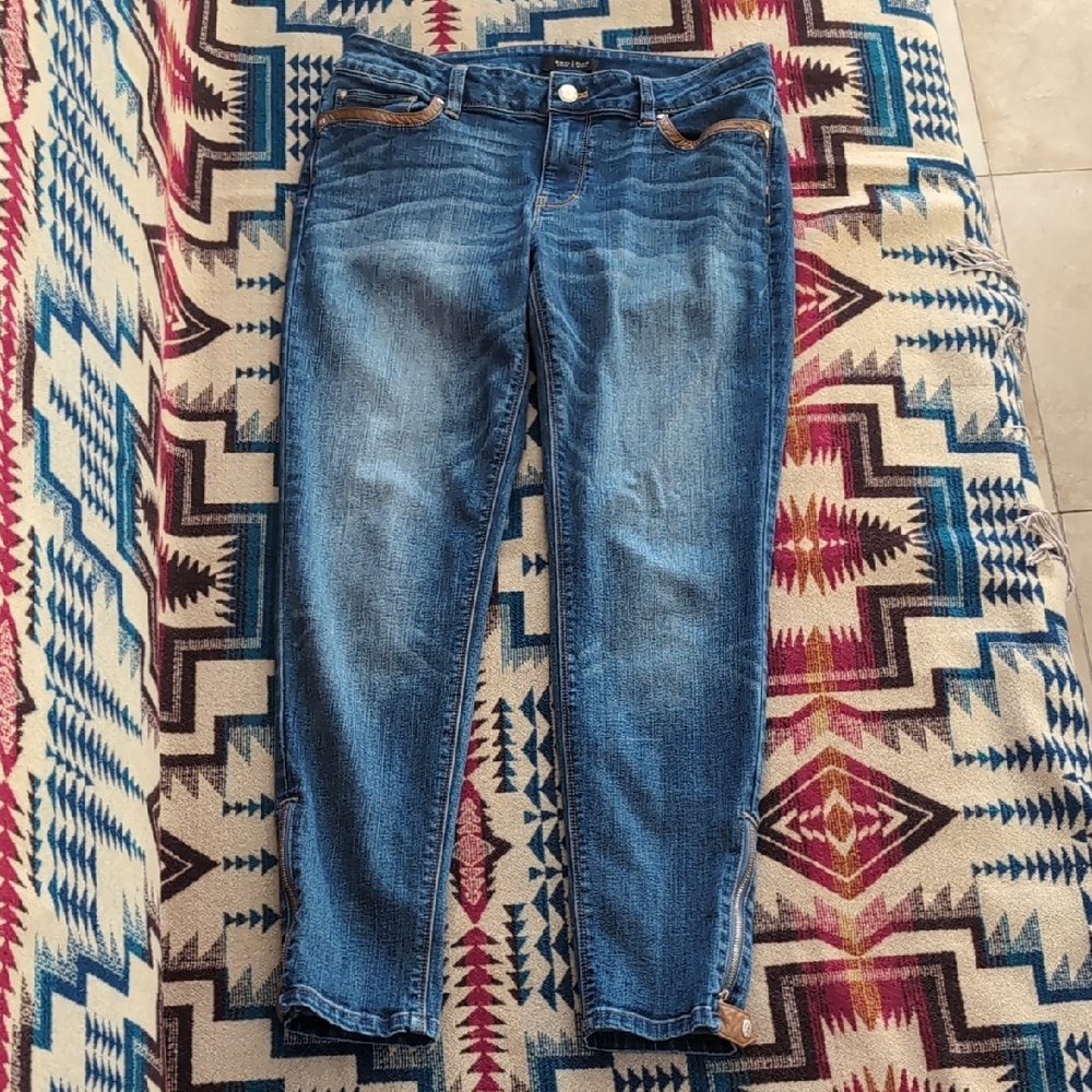 WHBM Skinny zipper ankle jeans